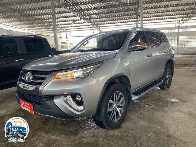 LOTE 18 TOYOTA HILUX SW4 SRX 2.8 2017/2018
